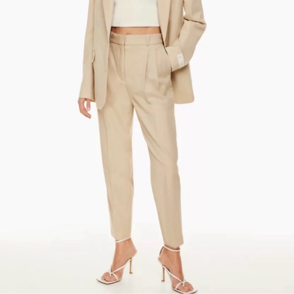 Aritzia Babaton Vogue Pants Pleated Buttercream Light Tan Size 2